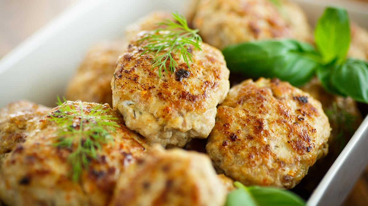Las albóndigas de pollo son una excelente opción para hacer en casa y sorprender a tu familia. Las albóndigas de pollo son una excelente opción para hacer en casa y sorprender a tu familia.