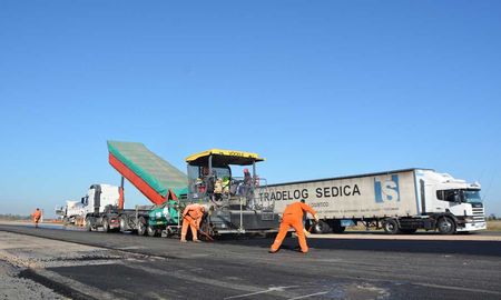 Las tareas consisten en la limpieza de la zona de camino y movimientos de suelo en el tramo rural de la obra de la ruta 34. Las tareas consisten en la limpieza de la zona de camino y movimientos de suelo en el tramo rural de la obra de la ruta 34.
