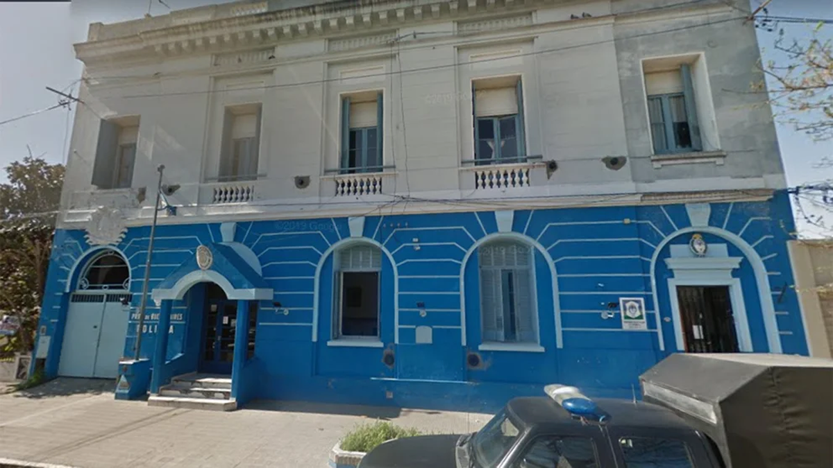 Los niños fueron abandonados en la Comisaría del Niño y la Mujer de Bahía Blanca (Google Street View)