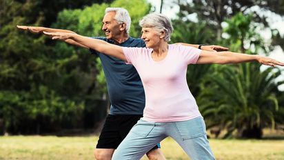 Más de la mitad de los adultos mayores se sienten jóvenes, pero descuidan su salud preventiva