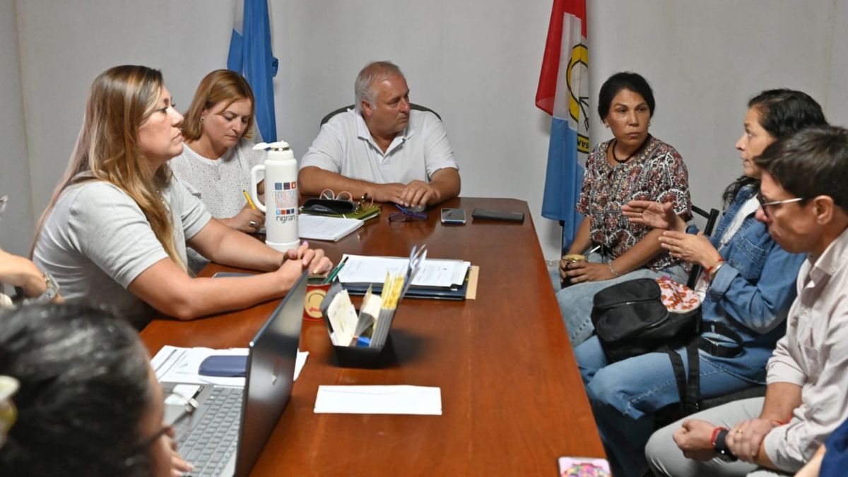 La Provincia asistió a la comuna del departamento Garay con insumos, capacitación y tareas en terreno ante la alta densidad de mosquitos registrada en la zona. La Provincia asistió a la comuna del departamento Garay con insumos, capacitación y tareas en terreno ante la alta densidad de mosquitos registrada en la zona.