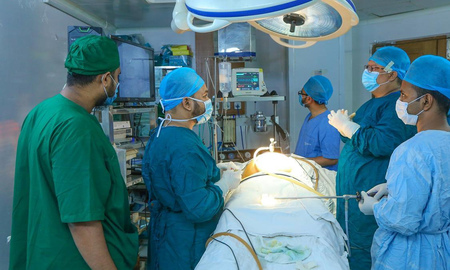 Le extirparon un tumor de 70 kilos a una joven en Italia: Pesaba más que la paciente Le extirparon un tumor de 70 kilos a una joven en Italia: Pesaba más que la paciente