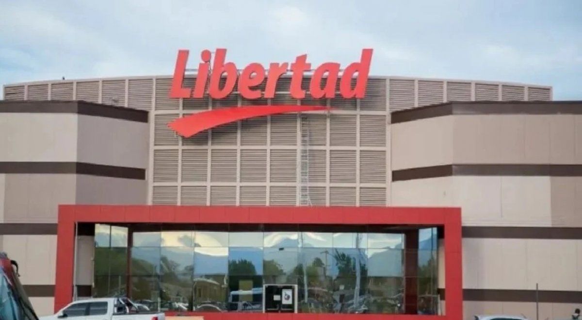 Detuvieron a un hombre que grabó a una nena de 7 años cuando estaba en el baño de un supermercado