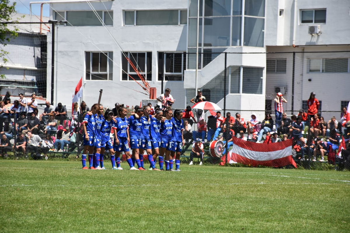 La definición de los penales. Para Unión convirtieron Micaela López, Marilín Coronel, Victoria Muñoz y Camila Acevedo, en tanto le atajaron el remate a Agustina Marani. La definición de los penales. Para Unión convirtieron Micaela López, Marilín Coronel, Victoria Muñoz y Camila Acevedo, en tanto le atajaron el remate a Agustina Marani.