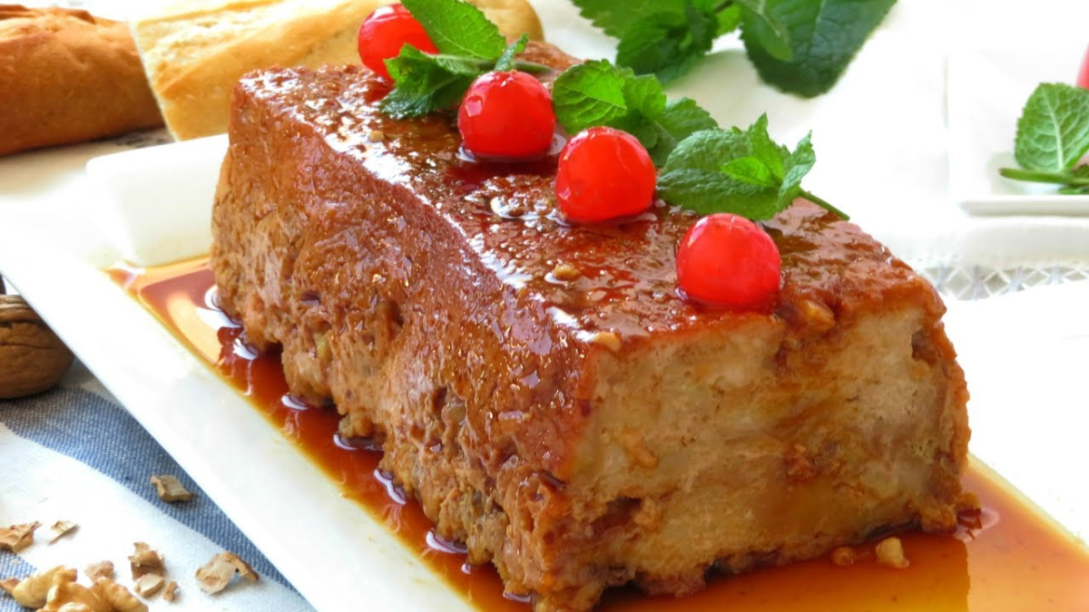 El budín de pan y manzanas es un postre delicioso y fácil de hacer utilizando pan duro y manzanas maduras. El budín de pan y manzanas es un postre delicioso y fácil de hacer utilizando pan duro y manzanas maduras.