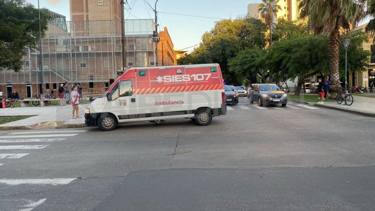 Personal del 107 trasladó a la víctima de forma preventiva al hospital Cullen. Personal del 107 trasladó a la víctima de forma preventiva al hospital Cullen.