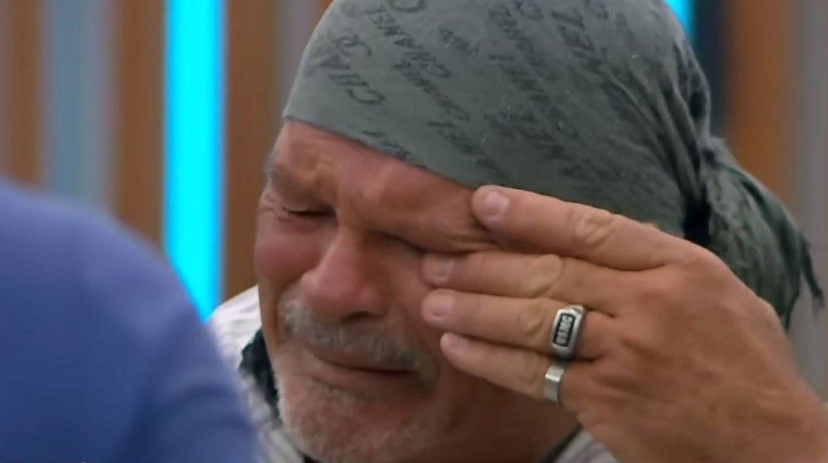 Alfa continúa internado.