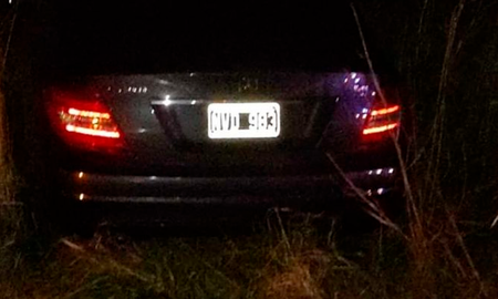 El hombre se comunicó a la comisaría local y el misterio quedó resuelto. Había ocurrido lo que sospechaban los efectivos: el conductor no había sufrido heridas en el incidente. Y, como no tenía señal en su celular, había hecho dedo y lo habían trasladado hasta la Shell, desde donde pidió la asistencia mecánica. El hombre se comunicó a la comisaría local y el misterio quedó resuelto. Había ocurrido lo que sospechaban los efectivos: el conductor no había sufrido heridas en el incidente. Y, como no tenía señal en su celular, había hecho dedo y lo habían trasladado hasta la Shell, desde donde pidió la asistencia mecánica.