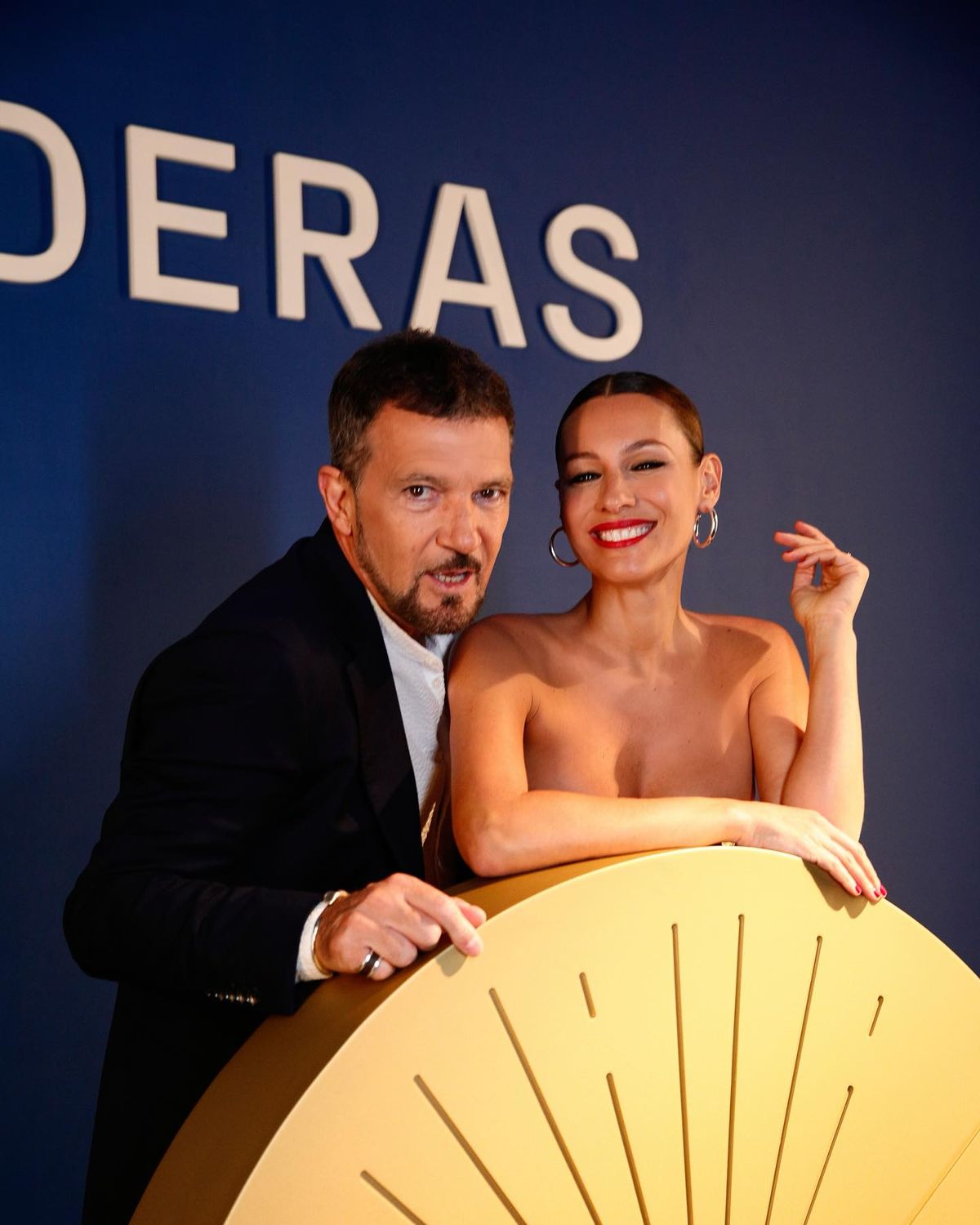 Pampita, muy hot con Antonio Banderas. Pampita, muy hot con Antonio Banderas.