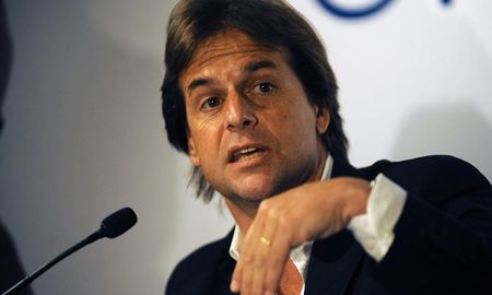 lacalle pou festejo si victoria y llamo a unir a la sociedad uruguaya lacalle pou festejo si victoria y llamo a unir a la sociedad uruguaya