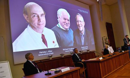 Harvey J. Alter, Michael Houghton y Charles M. Rice ganaron el Premio Nobel de Medicina 2020. Harvey J. Alter, Michael Houghton y Charles M. Rice ganaron el Premio Nobel de Medicina 2020.