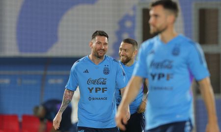 Lionel Messi entrenó con normalidad y está apto para el debut de la Selección Argentina en el Mundial Qatar 2022. Lionel Messi entrenó con normalidad y está apto para el debut de la Selección Argentina en el Mundial Qatar 2022.