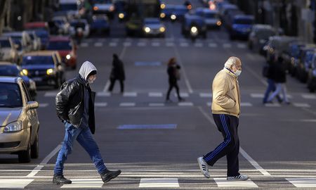 El total de infectados asciende a 241.811 El total de infectados asciende a 241.811