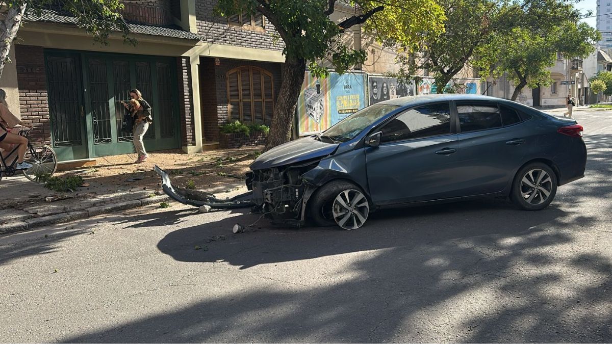 Fuerte accidente durante la siesta de este jueves: participó un solo automóvil