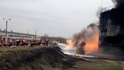 Rusia dice que helicópteros ucranianos cruzaron la frontera y atacaron un depósito de combustible.