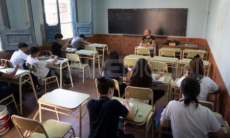 Radiografía del secundario en Santa Fe: el 52% de los estudiantes adeudan materias. Radiografía del secundario en Santa Fe: el 52% de los estudiantes adeudan materias.