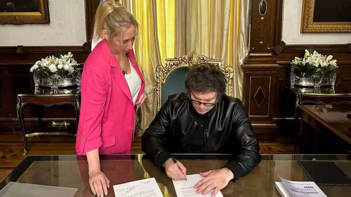 Javier Milei oficializó el veto a la reforma jubilatoria y buscó apoyo de la oposición dialoguista