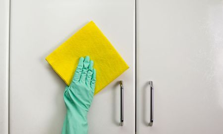El vinagre ayuda a limpiar, desinfectar y evitar malos olores dentro de la alacena de la cocina. El vinagre ayuda a limpiar, desinfectar y evitar malos olores dentro de la alacena de la cocina.