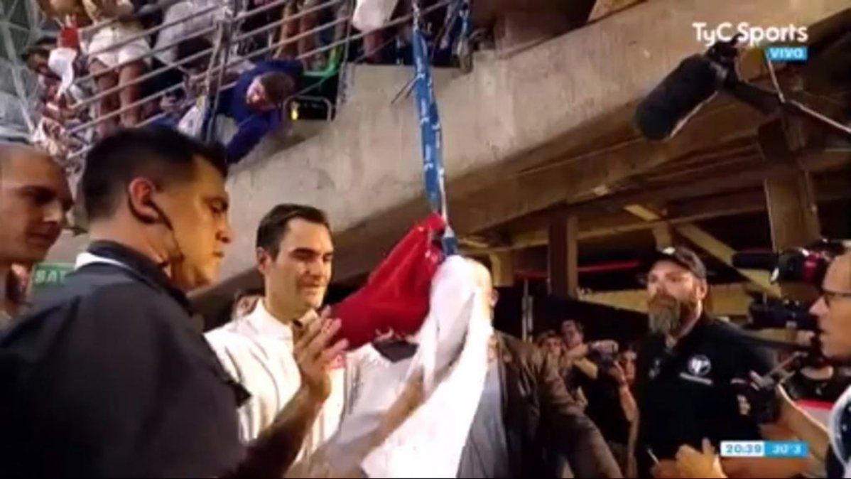 Conseguir un autógrafo de Roger Federer, es invaluable