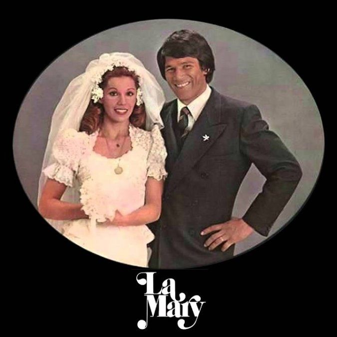 Antes de combatir con Nápoles, el campeón mediano recibió una oferta para filmar una película, que se llamaría La Mary, sería dirigida por Daniel Tinayre (el esposo de Mirtha Legrand, y que protagonizaría junto con Susana Giménez. Tras la defensa con Mantequilla, la filmación duró 12 semanas y terminó el 12 de junio de ese año. El estreno fue el 8 de agosto de 1974 (al día siguiente de que Monzón cumpliera 32 años), en los cines Atlas y Callao de la Capital Federal, y fue un gran éxito de taquilla.