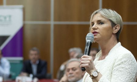 Pascual Fidelio asumió en reemplazo de la doctora Claudia Perandones en el Instituto Malbrán. Pascual Fidelio asumió en reemplazo de la doctora Claudia Perandones en el Instituto Malbrán.