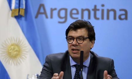 El Ministro Moroni aseguró que “no está en la agenda del gobierno una reforma laboral” pero que la reducción de la jornada puede implementarse por sector de actividad. El Ministro Moroni aseguró que “no está en la agenda del gobierno una reforma laboral” pero que la reducción de la jornada puede implementarse por sector de actividad.