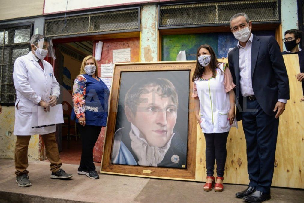 El intendente de Rosario Pablo Javkin estuvo presente en el comienzo de clases presenciales en la escuela primaria C.D.N. 1276 Martha Salotti.