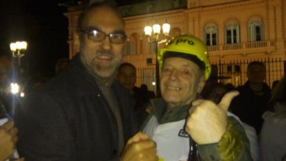 El jubilado de Buenos Aires particip&oacute; de las marchas en contra de la cuarentena por coronavirus.
