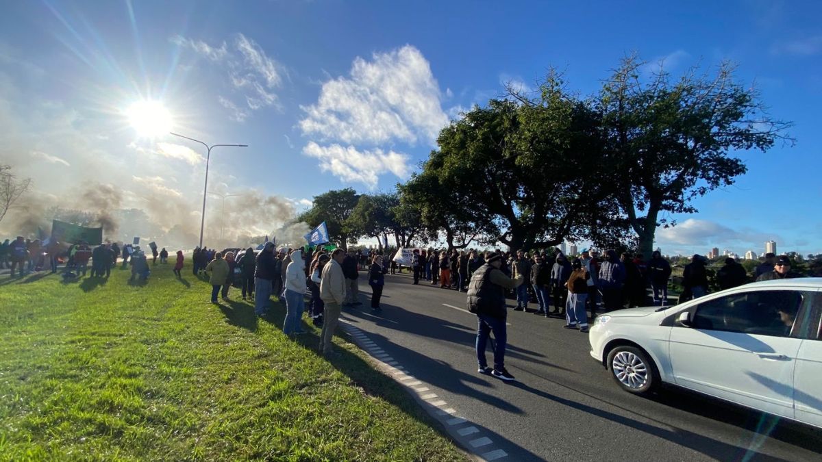 Según la federación, el último ofrecimiento no contemplaba la actualización de los salarios básicos para compensar la pérdida por inflación del primer trimestre. Según la federación, el último ofrecimiento no contemplaba la actualización de los salarios básicos para compensar la pérdida por inflación del primer trimestre.