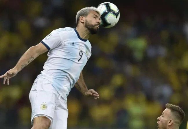 Aguero cabezazo.jpg