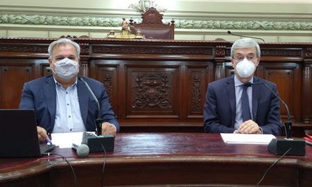 Pablo Farías, presidente de la Cámara de Diputados de Santa Fe, junto al ministro de Economía de la provincia Walter Agosto. Pablo Farías, presidente de la Cámara de Diputados de Santa Fe, junto al ministro de Economía de la provincia Walter Agosto.