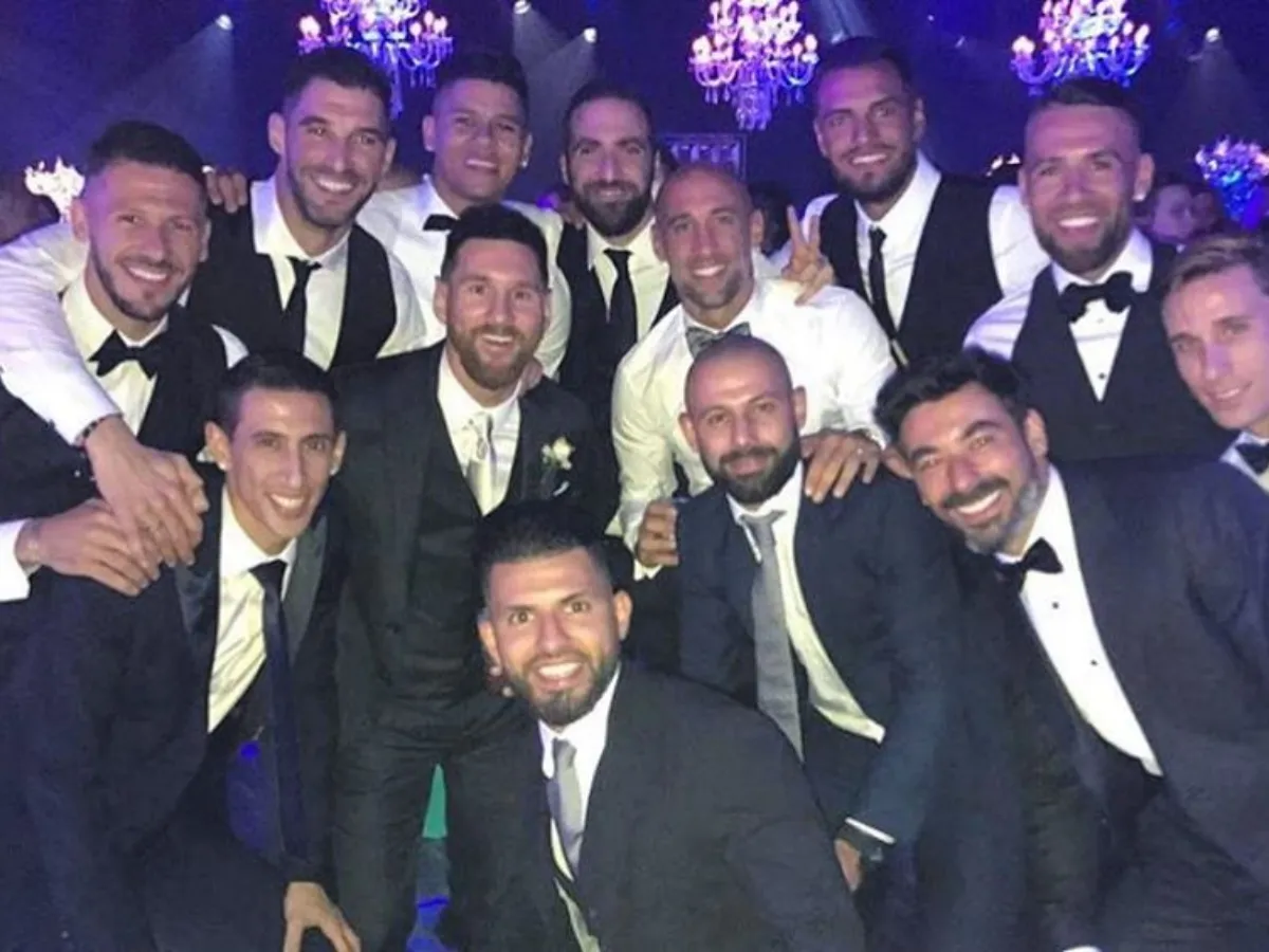 En el casamiento de Messi y Antonela fueron varios excompañeros del astro del fútbol. En el casamiento de Messi y Antonela fueron varios excompañeros del astro del fútbol.