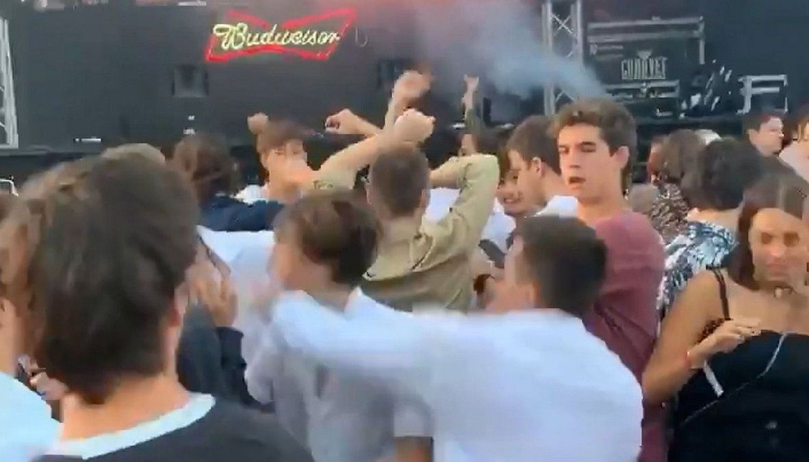 Video: Un rugbier uruguayo le rompió la mandíbula a un turista argentino con un golpe a traición