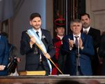 Maximiliano Pullaro, el día de su asunción como gobernador de Santa Fe, junto a la vice Gisela Scaglia y al ministro Fabián Bastía. Maximiliano Pullaro, el día de su asunción como gobernador de Santa Fe, junto a la vice Gisela Scaglia y al ministro Fabián Bastía.