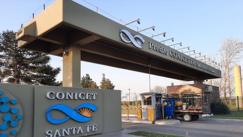 Accidente fatal en Santa Fe: muri贸 un motociclista y una joven fue trasladada al Cullen tras chocar con un auto - Image 3