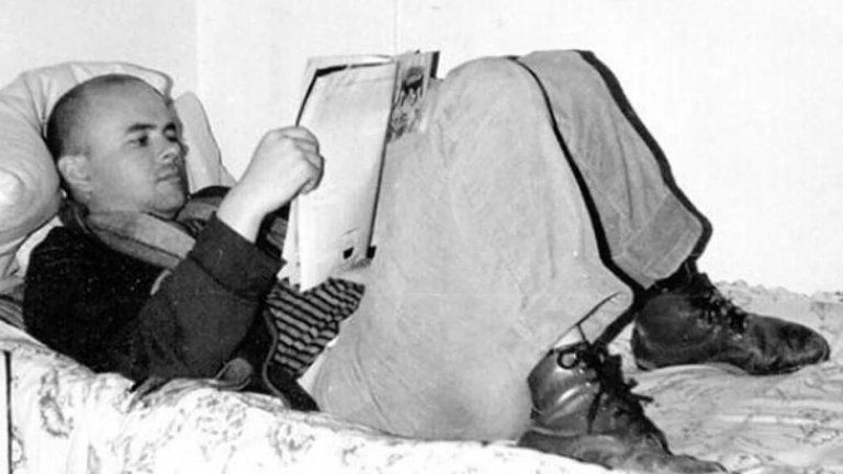 En Moray, una región ubicada en el nordeste escocés, Luca asistió al prestigioso Colegio Gordonstoun, donde por ejemplo concurrió el Príncipe Carlos