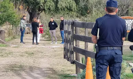 Un niño de tres años, que había sido reportado como desaparecido, fue hallado sin vida en la pileta del vecino en Córdoba. Un niño de tres años, que había sido reportado como desaparecido, fue hallado sin vida en la pileta del vecino en Córdoba.