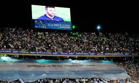 la hinchada de boca le hizo un regalo a messi