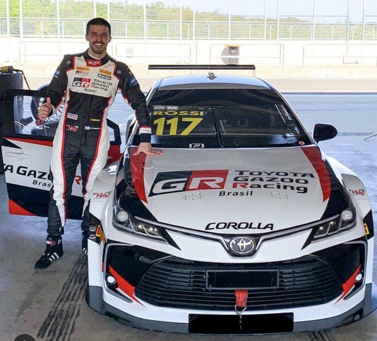 Matías Rossi es campeón del Súper TC 2000 con su Toyota Corolla.