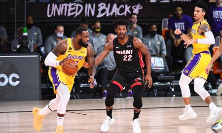 LeBron James fue la gran figura en otro triunfo de Los Ángeles Lakers ante Miami Heat para ponerse 3-1 en la serie final de la NBA. LeBron James fue la gran figura en otro triunfo de Los Ángeles Lakers ante Miami Heat para ponerse 3-1 en la serie final de la NBA.
