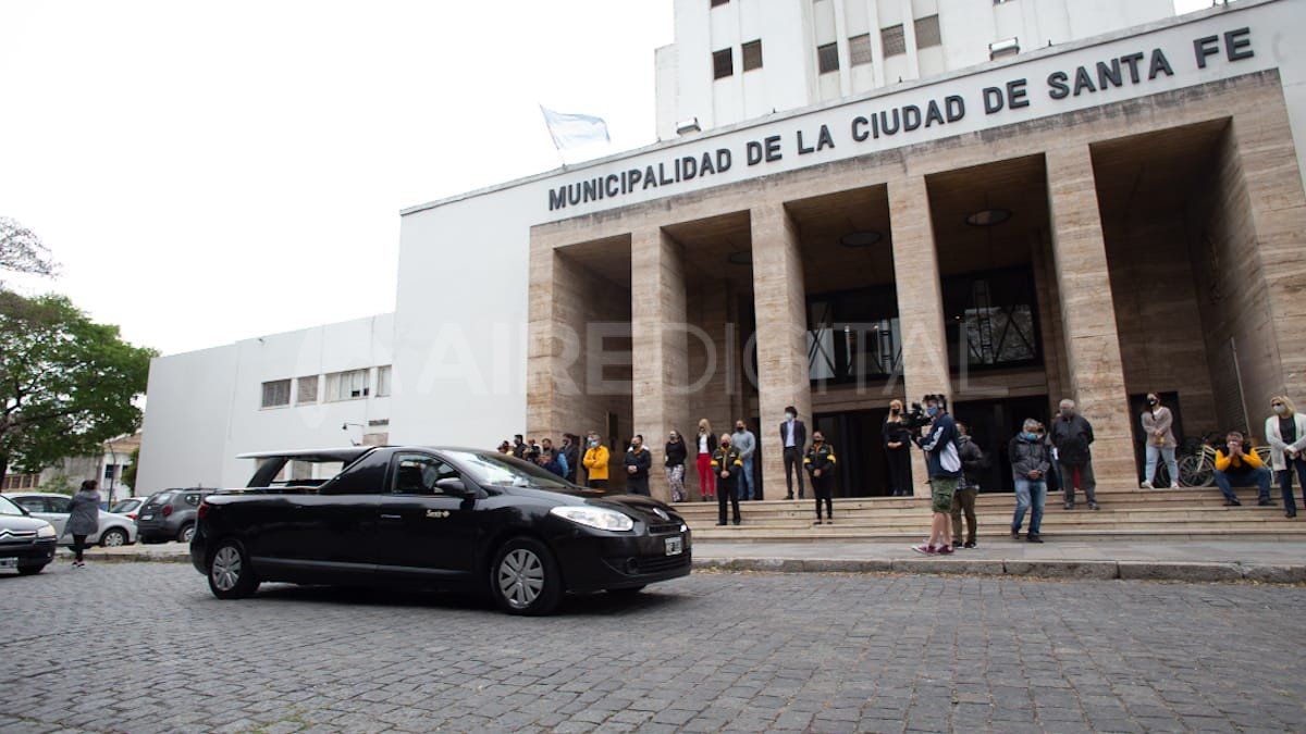 Ramón Gamarra fue despedido frente a la puerta de la Municipalidad.&nbsp;