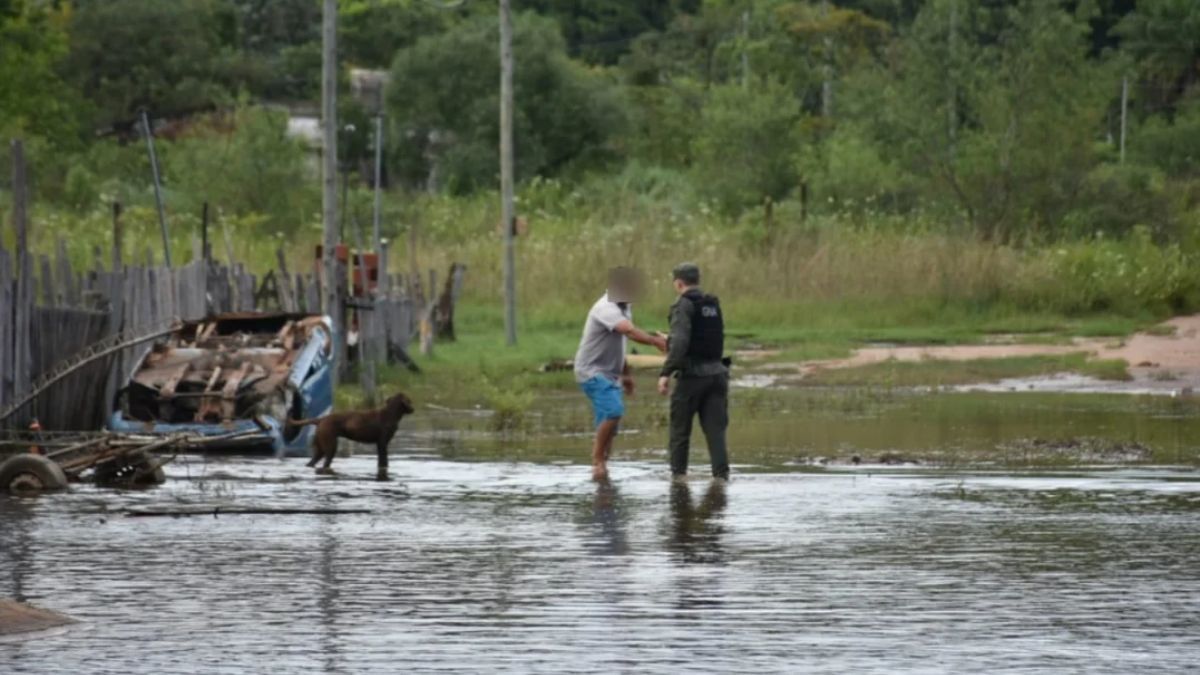 San Luis del Palmar, ubicado a 28 kilómetros de la ciudad de Corrientes sufrió el desborde del Riachulo y más de 400 personas fueron evacuadas. San Luis del Palmar, ubicado a 28 kilómetros de la ciudad de Corrientes sufrió el desborde del Riachulo y más de 400 personas fueron evacuadas.