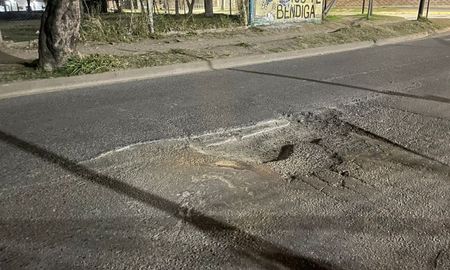 Así es el estado actual de la carpeta asfáltica en Avenida Juan José Paso a metro de calle Urquiza. Así es el estado actual de la carpeta asfáltica en Avenida Juan José Paso a metro de calle Urquiza.