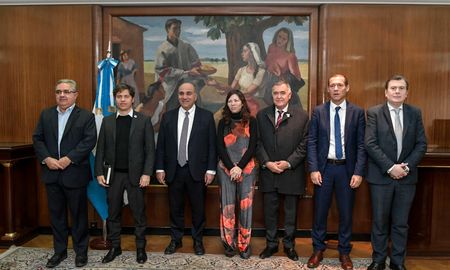 Del encuentro participaron los mandatarios provinciales de Buenos Aires, Axel Kicillof; de Catamarca, Raúl Jalil; de Neuquén, Omar Gutiérrez; de Santiago del Estero, Gerardo Zamora; y de Tucumán, Osvaldo Jaldo.
