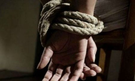 Un hombre se equivocó de casa y secuestró a una mujer y su hijo
