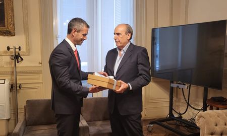 El ministro de Interior, Guillermo Francos presentó el nuevo texto corregido de la ley ómnibus. El ministro de Interior, Guillermo Francos presentó el nuevo texto corregido de la ley ómnibus.