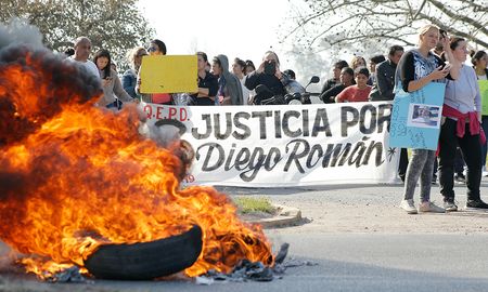 Por el caso se hicieron múltiples marchas en Recreo y Santa Fe para exigir justicia por el chico muerto. Por el caso se hicieron múltiples marchas en Recreo y Santa Fe para exigir justicia por el chico muerto.