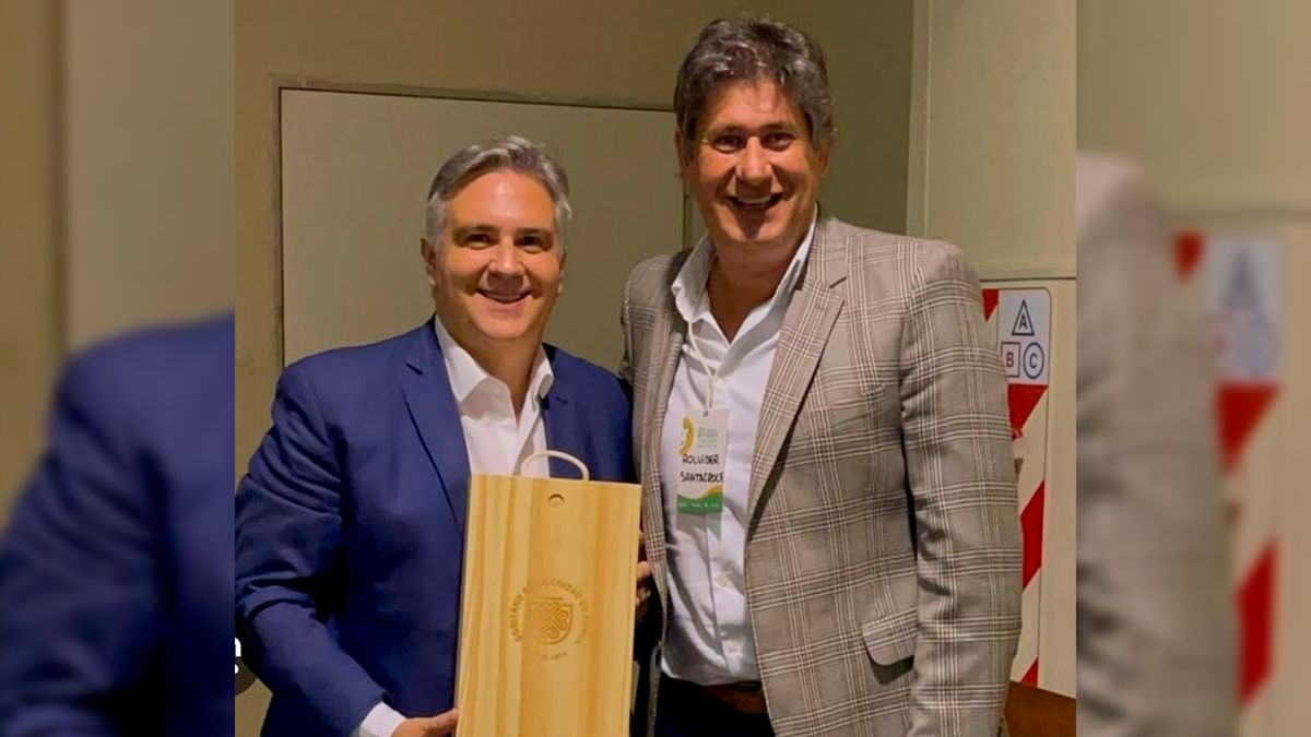 El gobernador Martín Llaryora y el intendente de Funes, Roly Santacroce. El gobernador Martín Llaryora y el intendente de Funes, Roly Santacroce.