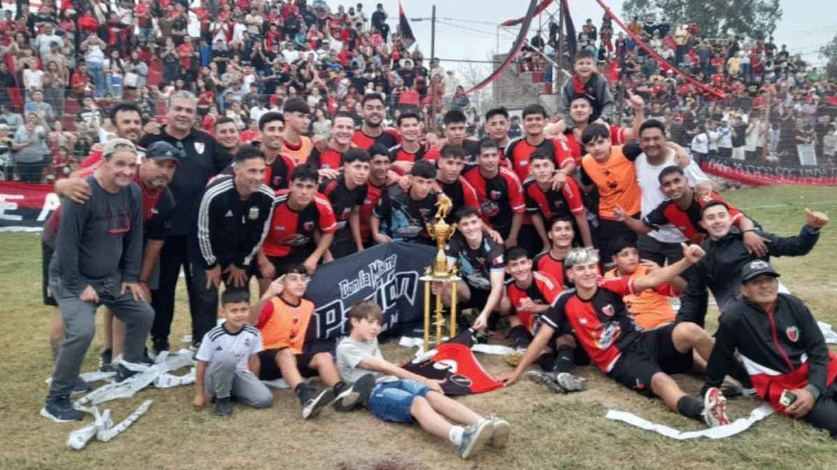 Ferrocarril de Vera se quedó con el título. Foto: FM Vera.