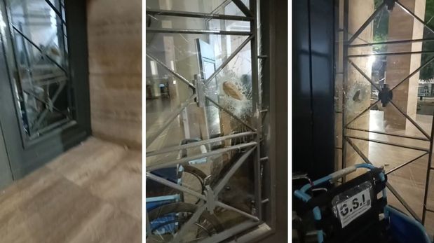 Usurpó la garita de una plaza de Santa Fe, lo desalojaron y rompió un vidrio de la Municipalidad.